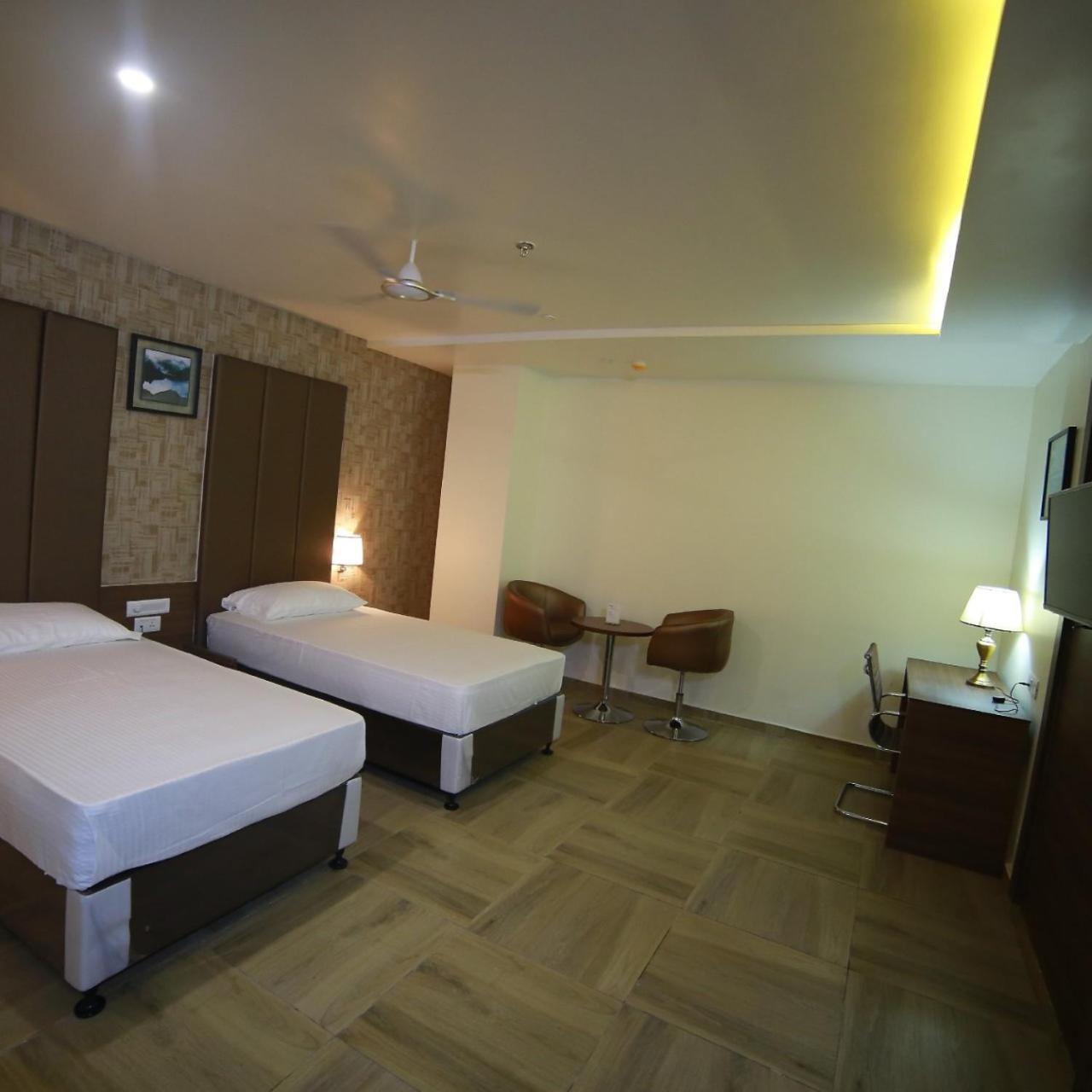 Hotel Svm Grand Medipally Hyderabad Eksteriør billede