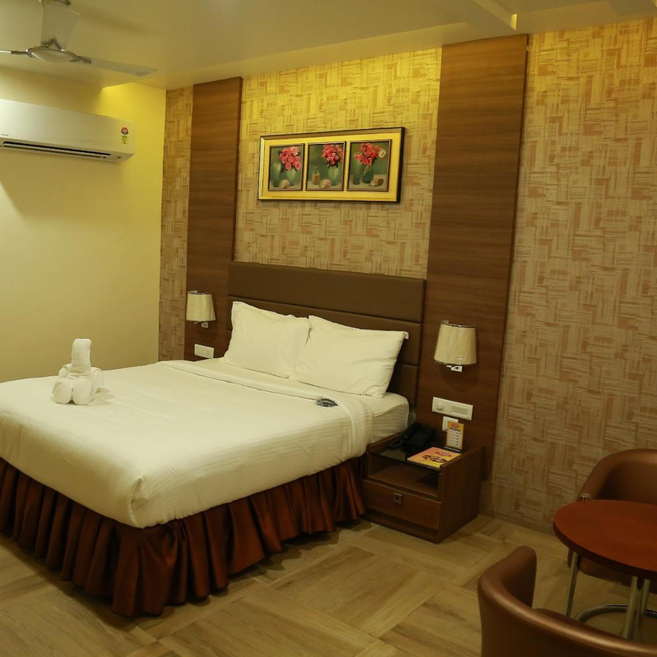 Hotel Svm Grand Medipally Hyderabad Eksteriør billede