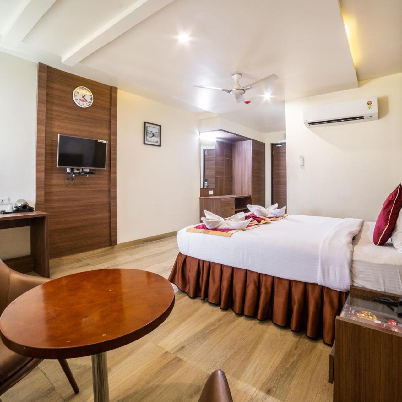 Hotel Svm Grand Medipally Hyderabad Eksteriør billede