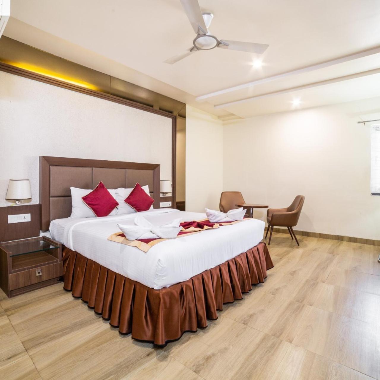 Hotel Svm Grand Medipally Hyderabad Eksteriør billede