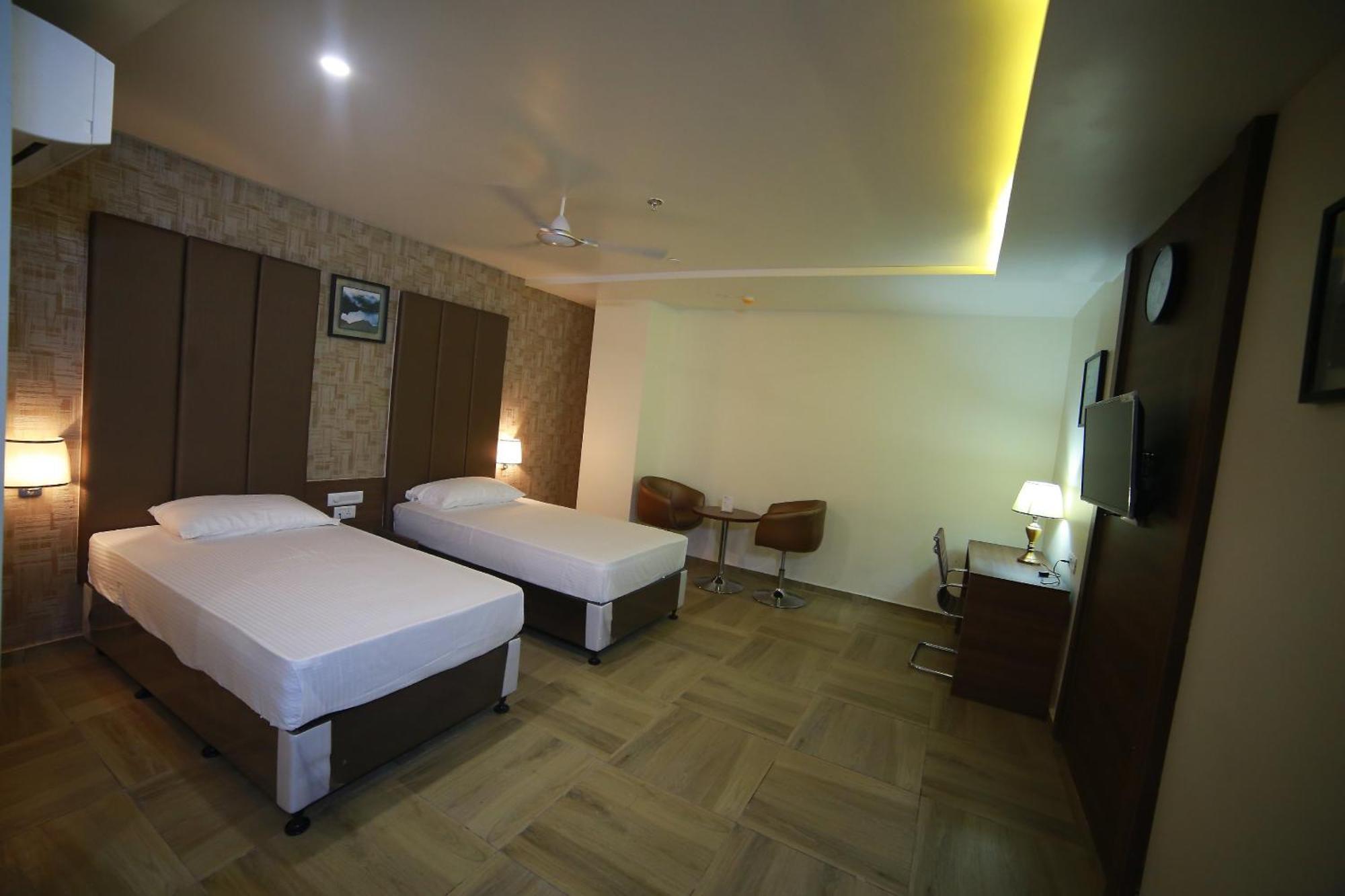 Hotel Svm Grand Medipally Hyderabad Eksteriør billede