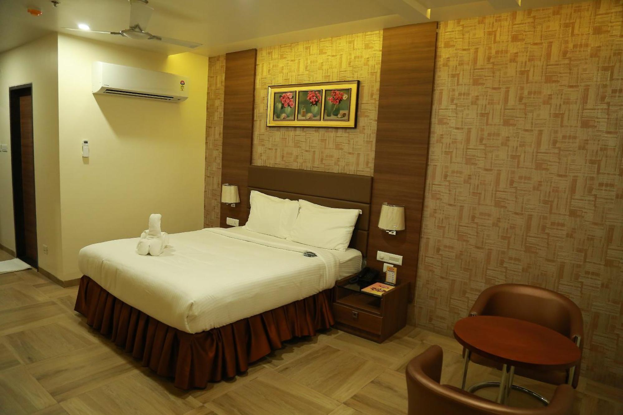 Hotel Svm Grand Medipally Hyderabad Eksteriør billede