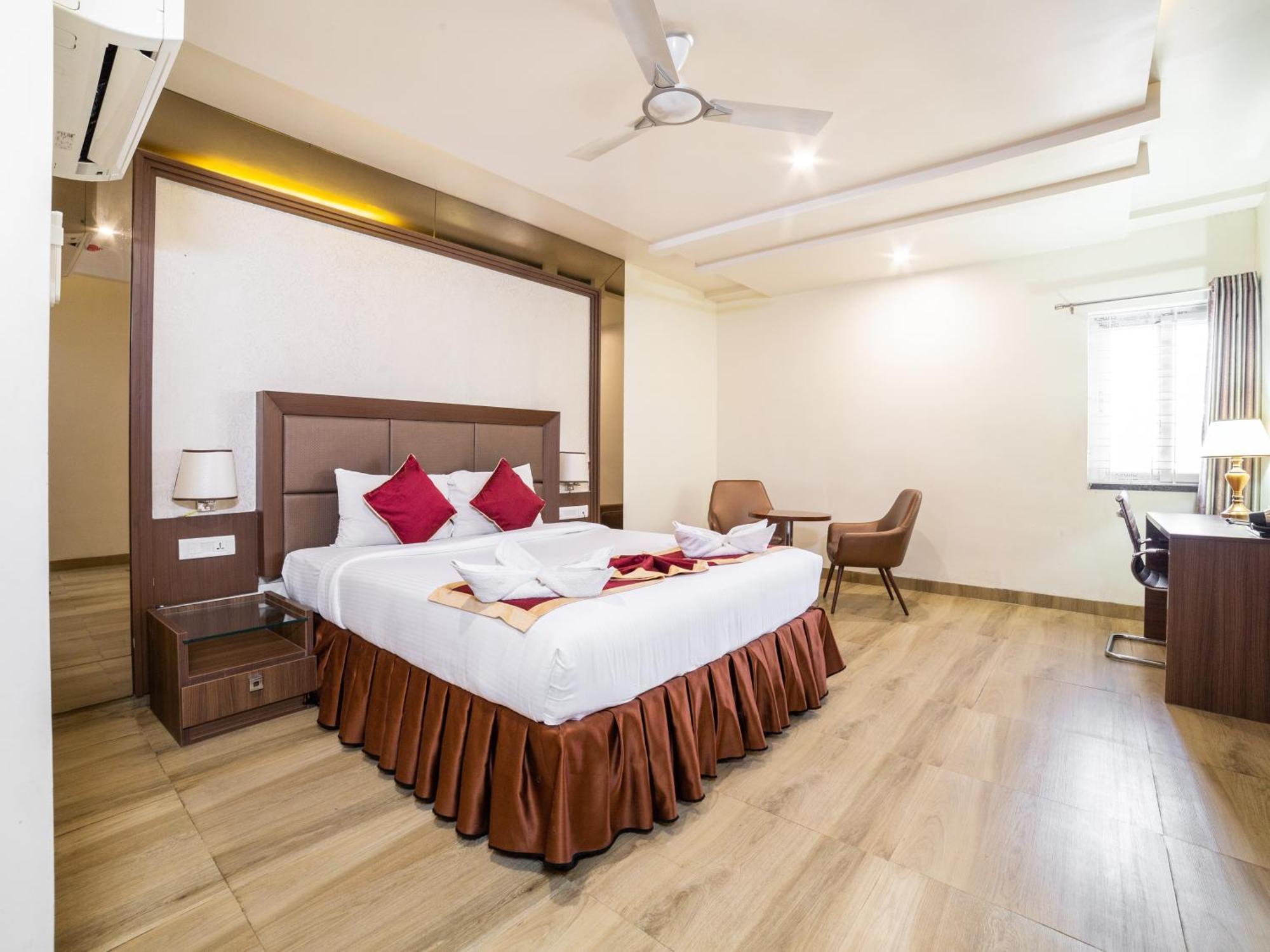 Hotel Svm Grand Medipally Hyderabad Eksteriør billede
